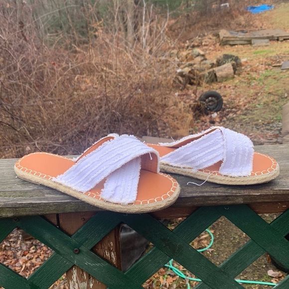 Shoes - No Name White Sandals Sz 8 NWOT